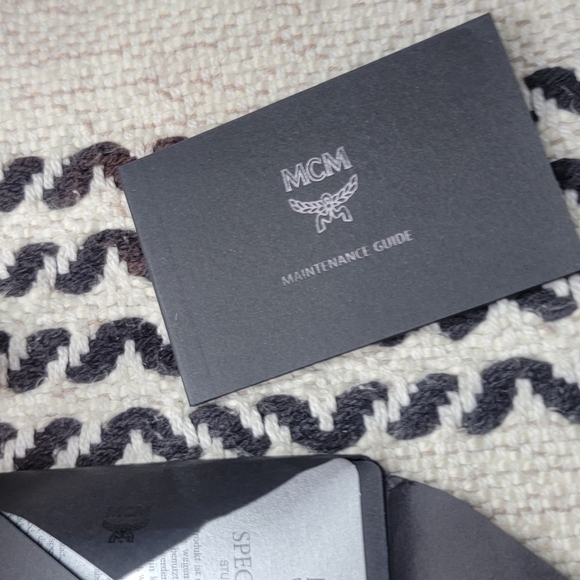 Beautiful pre-owned authentic MCM - Picture 11 of 16